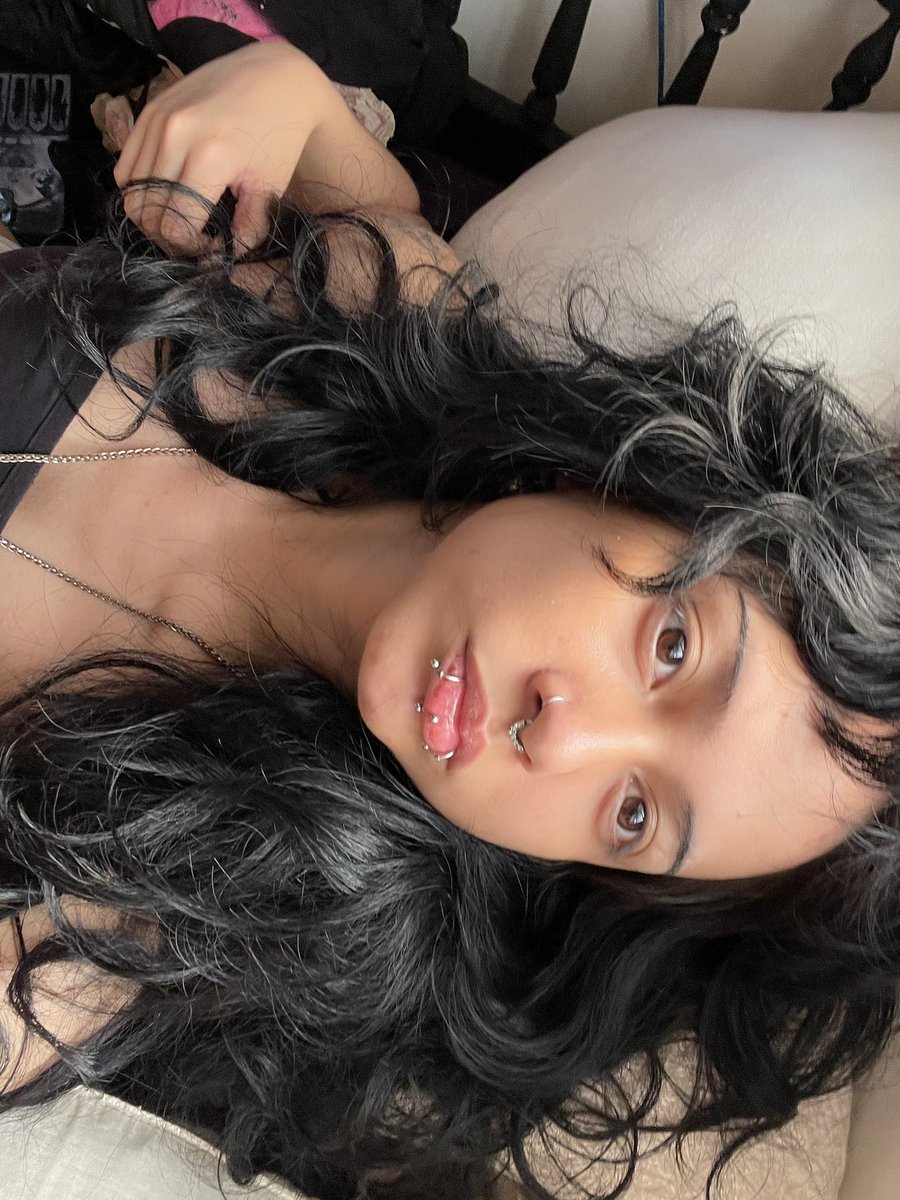 eloise ♱ tweet media