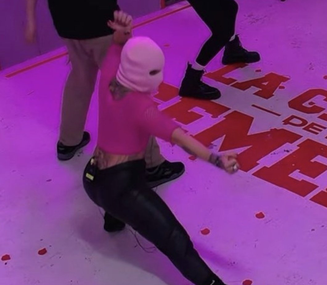 7 días de intensidad ,de todo un poco ,en solo 7 días paso polémicas ,peleas fuertes, amoríos falsos uno lésbico y otro hecho por los delirios de las furiosas, bailes en colacha, pelucas, de todo nos dió, bravo por ella 👏🏽 
estaremos atentos por otro destino 🛩️