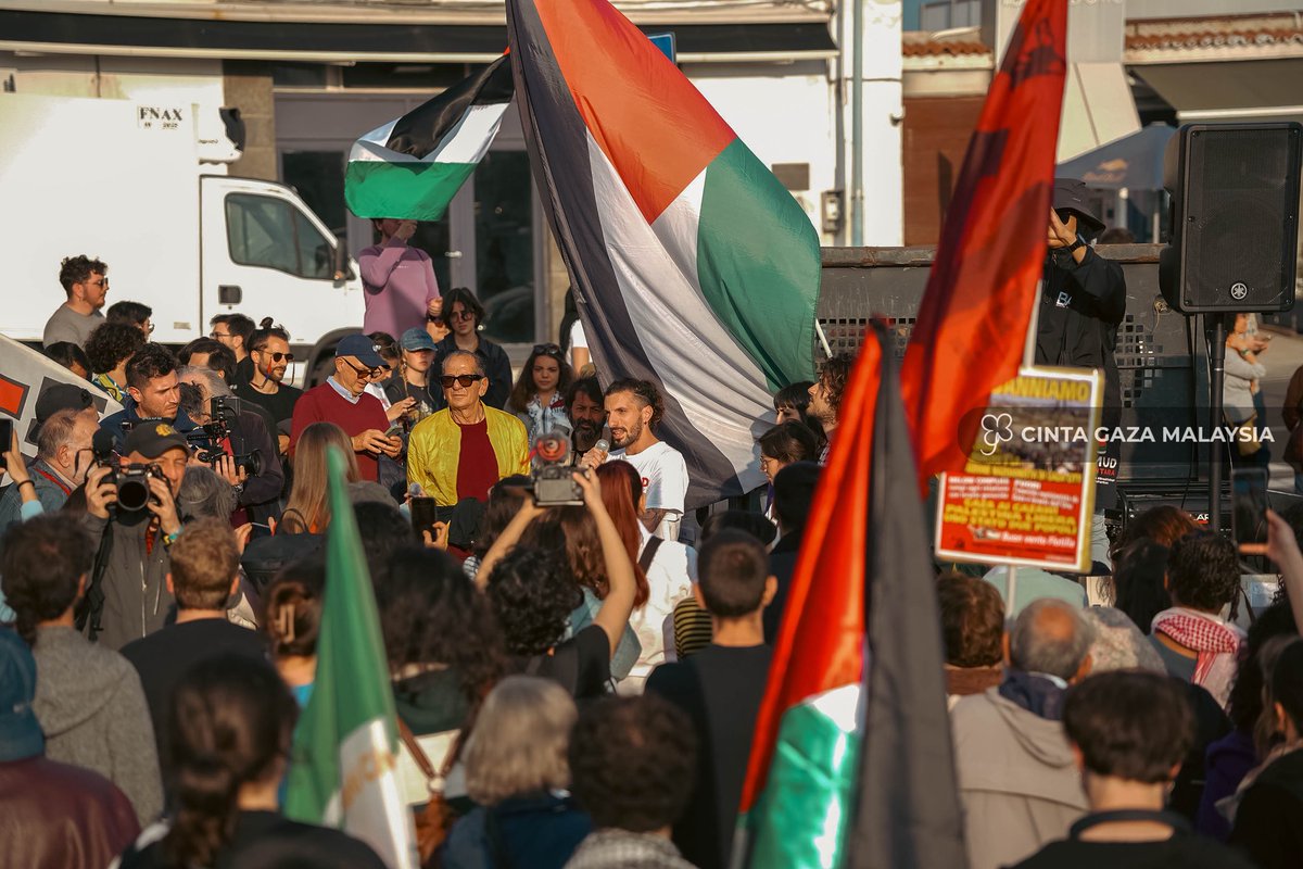 cintagaza_my's tweet photo. Solidariti Palestin dari Catania, Itali. Peserta-peserta GSF 2.0 turut serta dalam solidariti kali ini.

Gambar penuh di  https://t.co/XTEXNEQOmP https://t.co/wbOnl3SAQn