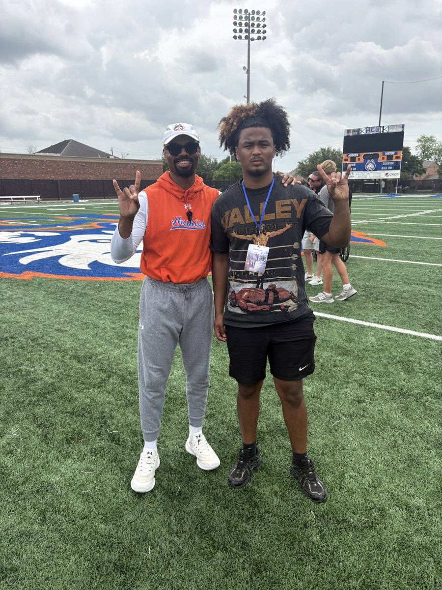 kairee_w's tweet photo. Enjoyed the junior day at hcu today, can’t wait to be back for camp 💪🏽 @CoachAWin @CoachTOliver1 @AndersonQBs @TheCoachDiesel https://t.co/qoQajP4Zjp