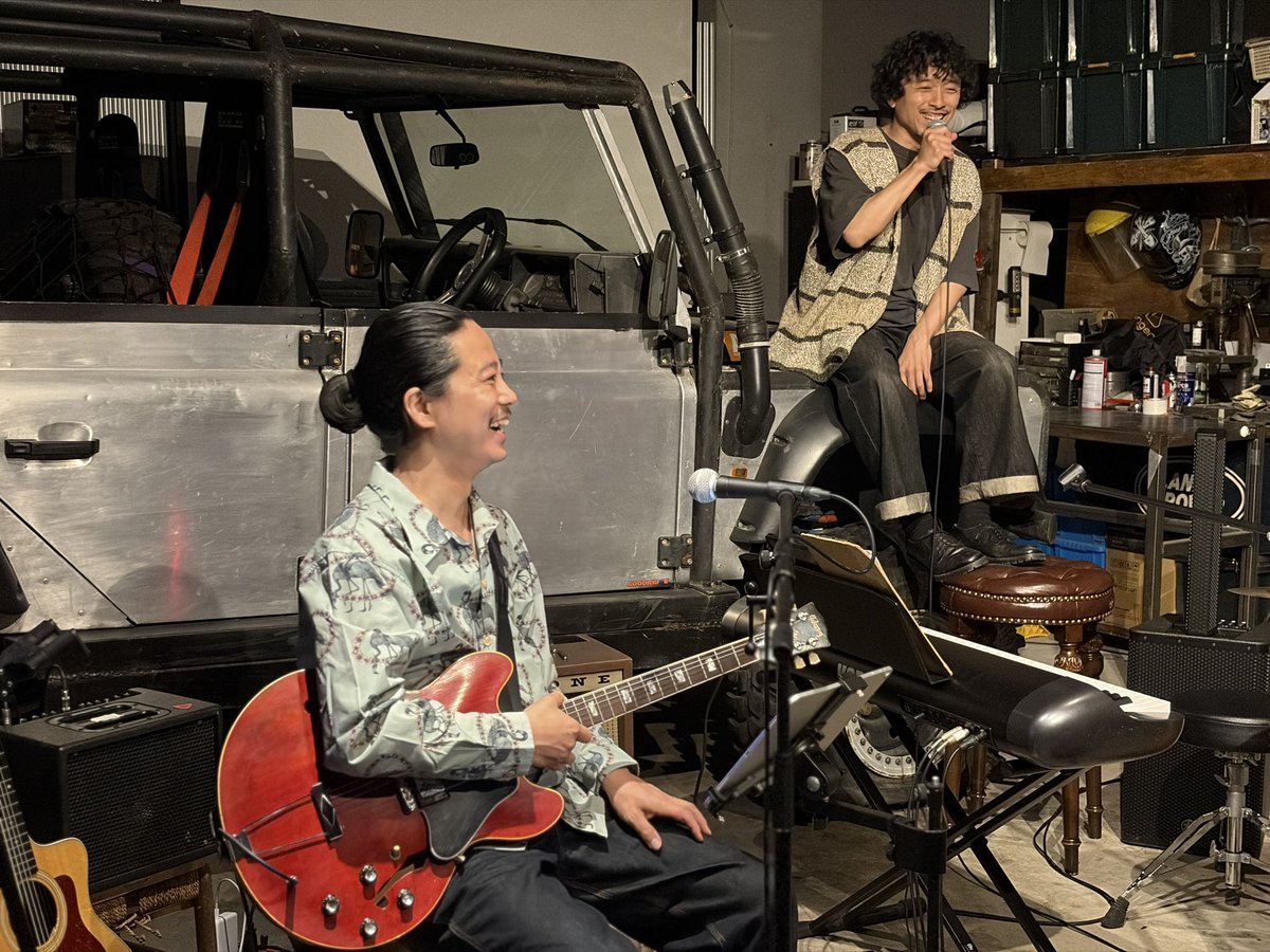 takemotokenichi's tweet image. ⋰
「竹本健一 LIVE TOUR 2026 “クラシック”」
4/18(土)大阪公演終了‼️
ご来場ありがとうございました🎉
@takuinsist さん、ありがとー🎸
⋱

次回は5/15(金)
東京公演でお会いしましょう✨
スペシャルバンドでお送りします🎤

▶️チケット購入はこちら
l-tike.com/takemotokenich…

#竹本健一
#STAFF