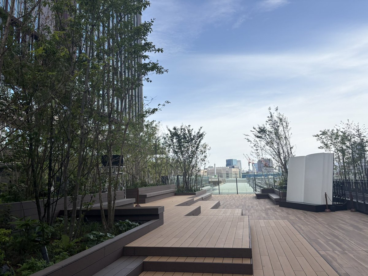 大井町トラックス、やるなJR東日本という感想でしかない
高輪のような「金持ち以外お断り感」がなく、犬の散歩ついでに立ち寄るか、話題の店に行こう、映画を見よう、公園がわりに休もうと様々なリピートができる

東急の郊外型開発の都会版といった印象