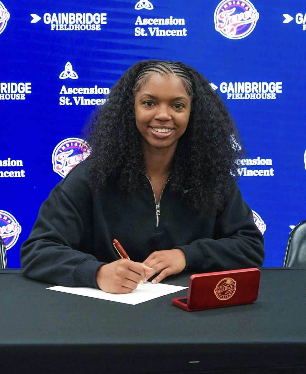 FeverUpdate's tweet image. Indiana Fever's rookies, Raven Johnson, Justin Pissott, Jessica Timmons officially your Fa(e)vo(e)rs. #WNBA