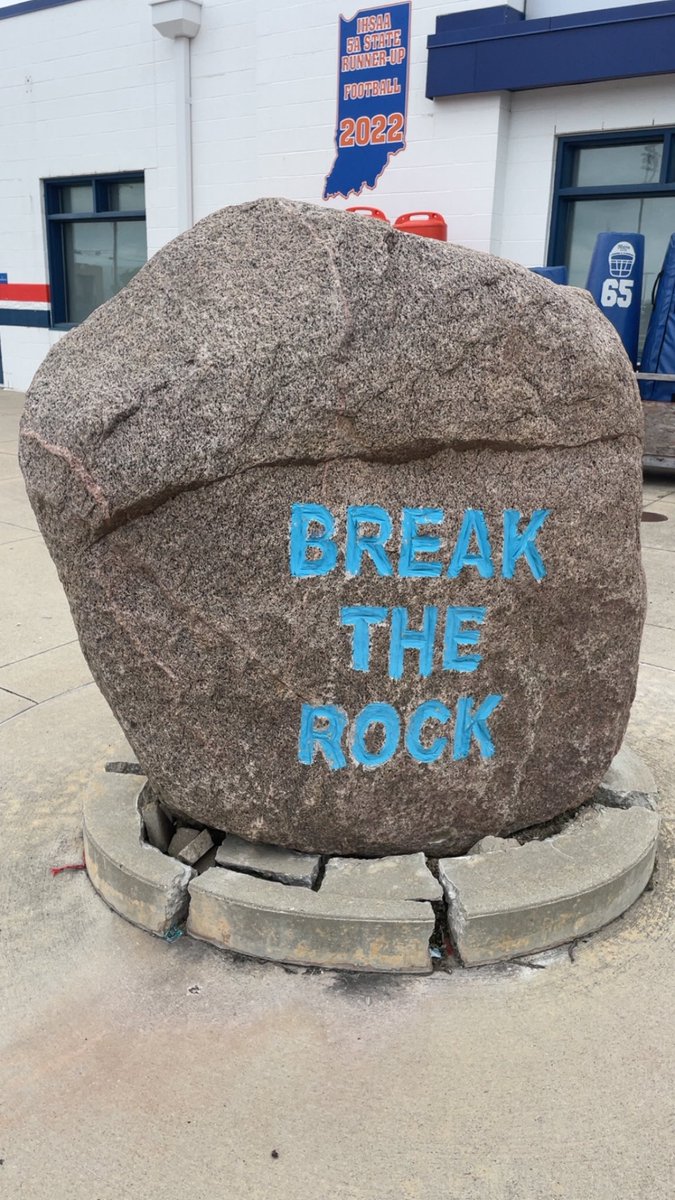 hamlin_elyjah's tweet image. So grateful to have access to a gym everyday, Great lift today, finished with 265 for 3 on flat bench. Summer camp list coming soon. I’m Going to have a break out junior year just wait till the season starts.
#Breaktherock
#Godisgood