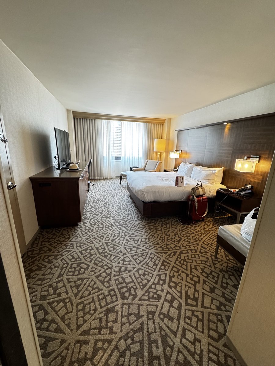 MarikoSanoUSA's tweet image. 某有名ホテル39階に
タダで宿泊させて頂く

#NYC
#Honors
#なのに13時checkout
#Marriottに負けてる