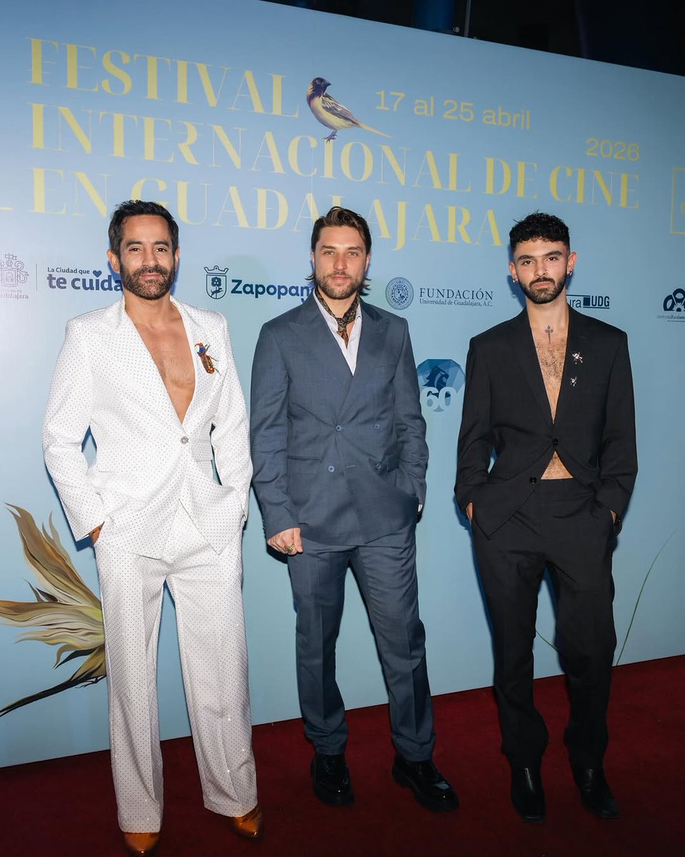 Jorgedd_11's tweet photo. Galanes de Alfombra 🤍💙🖤
Que gran equipo hicieron los chicos de Afterglow ayer en la alfombra 🎞️🪴  #Joaquinbondoni, Aarón y Gary https://t.co/iVv8CR0380