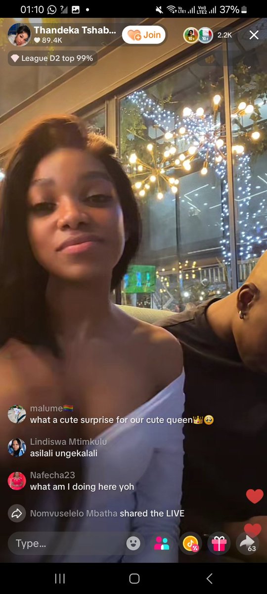 LisaKhanyaem's tweet image. She was live around bo 1:10pm (5mins live) are why are you not sleeping guys coz it's late😭🤣she said she's gonna be live tommorow, the photoshoot is done but if we keep on complaining she won't post it on monday😭🤣🤣🤣❤️

#ThandekaTshabalala 
#MmeliKhumalo 
#Thammeli