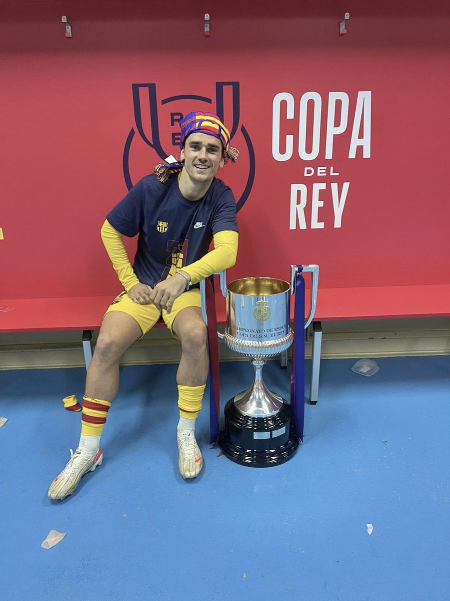sir_lucho's tweet photo. 17 años jugando en España y el único título que vas a ganar a nivel nacional es con el Barça estando dos temporadas. Eres un reventado @AntoGriezmann. https://t.co/71NoMlJ9hB