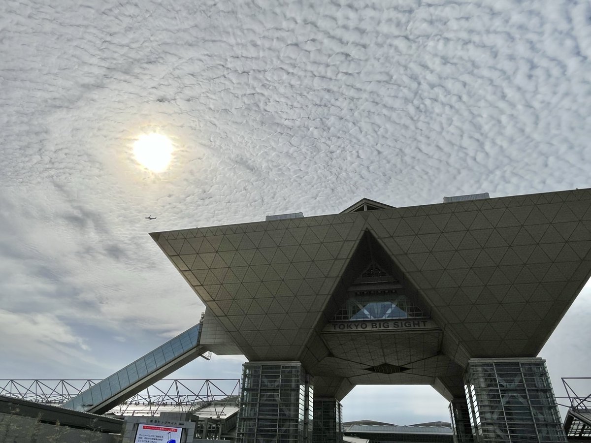 おはようございます！！
すごい不安になるまだら雲