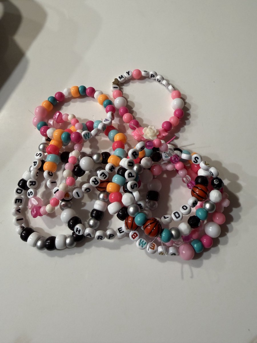 MarGOSFFL's tweet photo. @MikeTaylorShow @thisninagirl if you’ll be at the @spurs game tomorrow I have bracelets for yall. #Porvida #inthebuilding https://t.co/ZrZ6GnMW3t