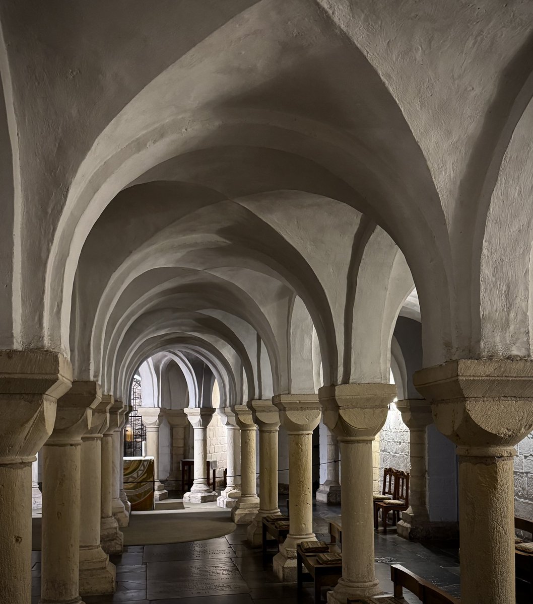 arthistorynews's tweet photo. In the crypt (1084) at Worcester Cathedral. https://t.co/wa424oTXNn