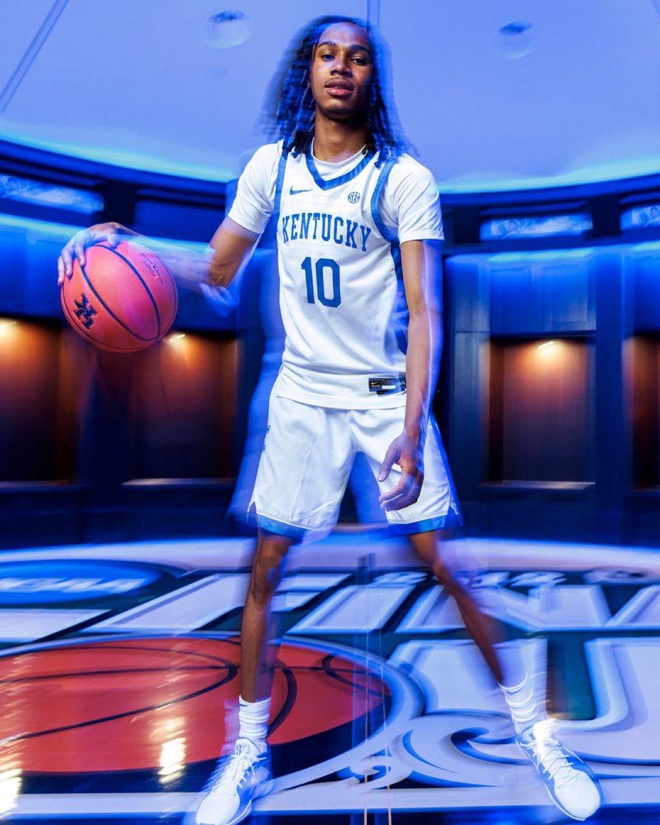 GOsisike's tweet image. Here is Furman transfer guard Alex Wilkins rocking some blue and white while on his Kentucky visit! 😼 #BBN