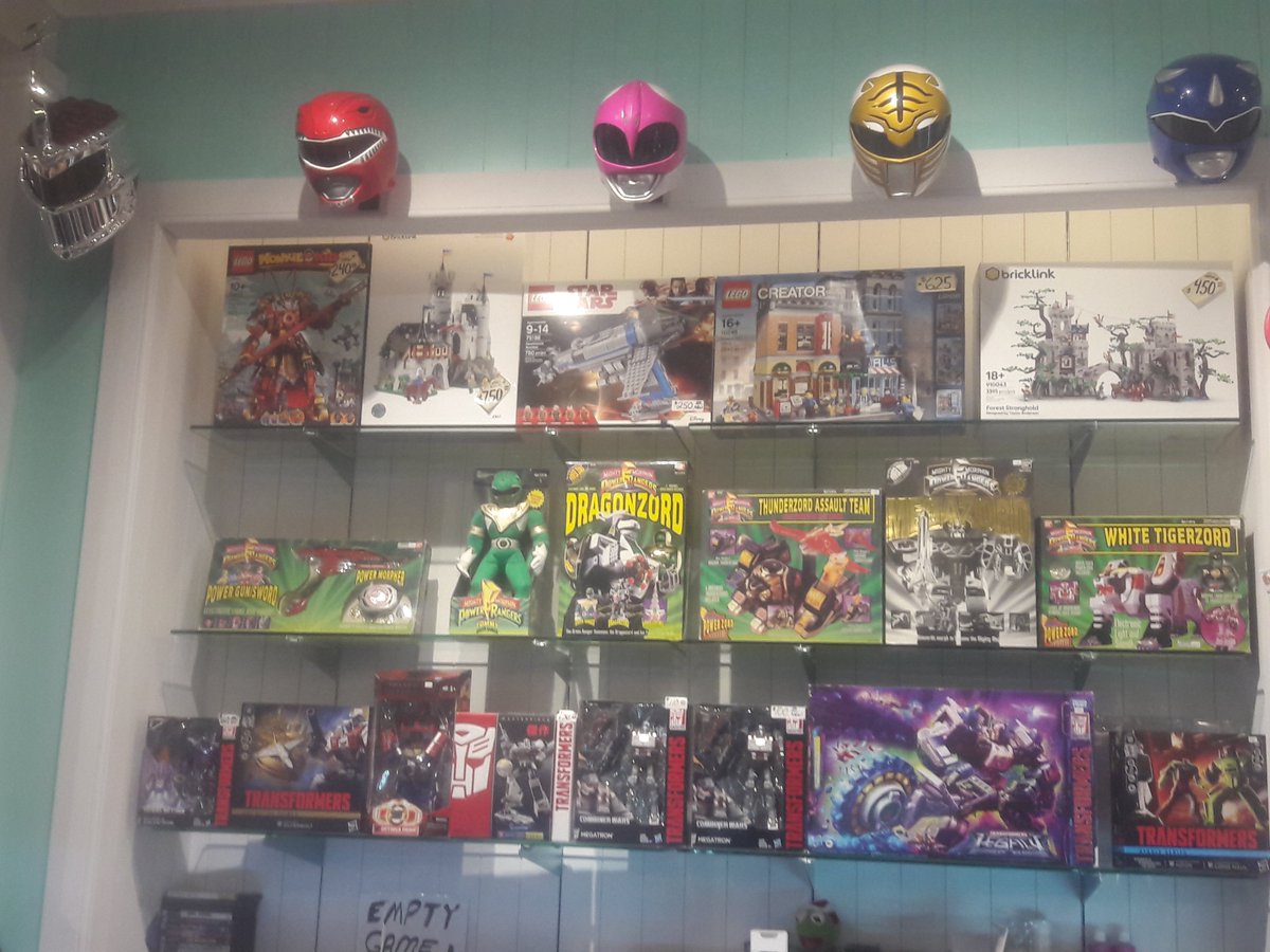 Kingston Mall had a new place called Cowabunga Collectibles. This was a cool place to explore seeing all kinds of retro stuff there and they even had a good collections of Power Rangers toys too! It was Morphinominal!  (I've got more pics at the bottom)  

#PowerRangers