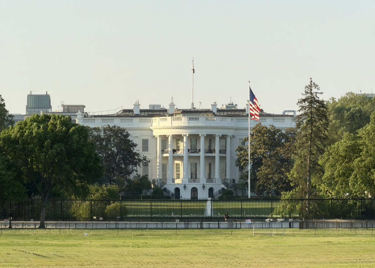 Orlando_AUTiger's tweet image. A great time spent with my wonderful wife @miacpa27 in #washingtondc 🫡🇺🇸 #whitehouse #washingtonmonument
#rhoback #ping #blessed