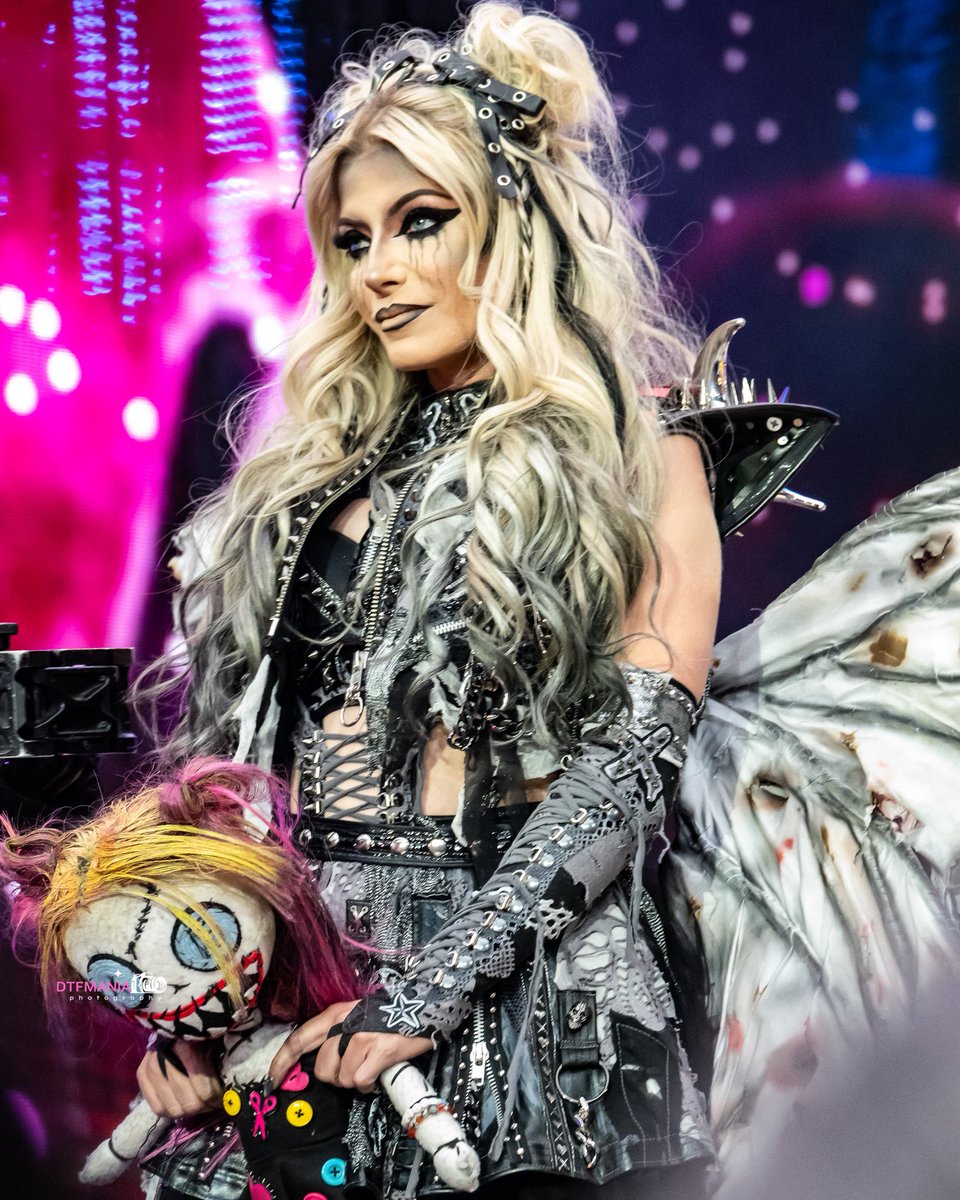 Danielle (@dtfmania) on Twitter photo 