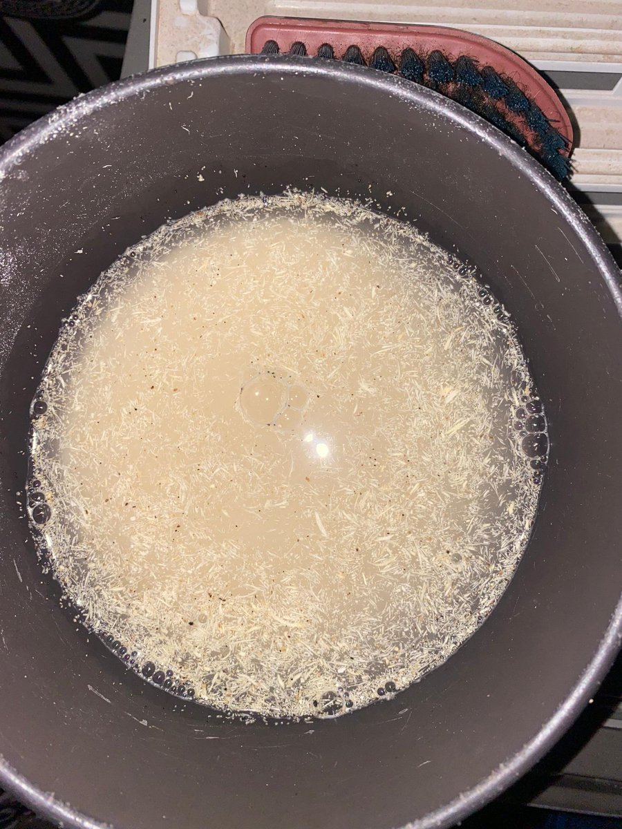 Olalekan542111's tweet image. Lifesaver!!! You may call it a poor man portion but I don see Davido drinking one beforennn!!!!
Live long buddy !!
#lifesaver
#lujo 
#x