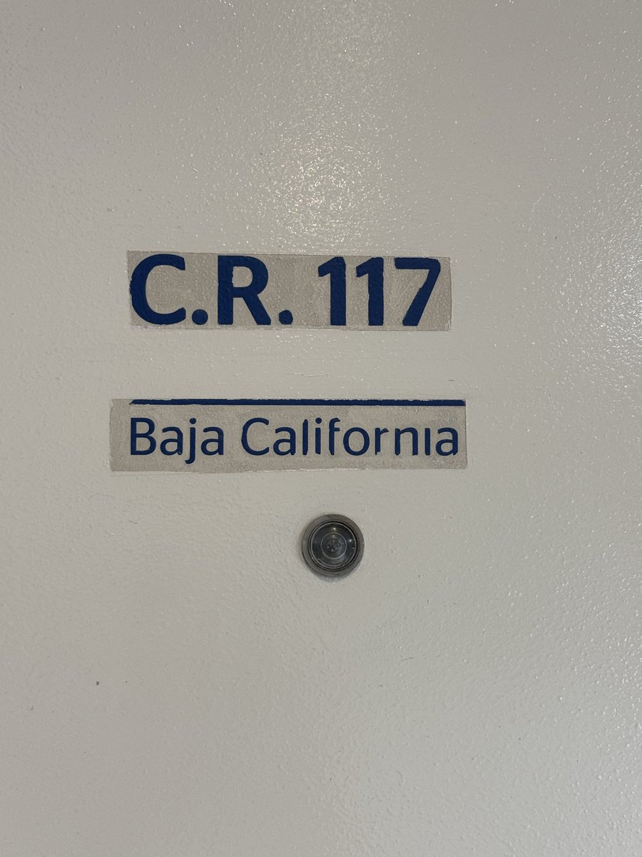 MakiiCor's tweet photo. @BBVA_Mex podríamos hacer algo con la alarma de esta sucursal por favor!! Lleva horas sonando y la contaminación auditiva es terrible!! @AlessandraRdlv @ClaraBrugadaM se ha reportado en diversas ocasiones al 911 y antes con el gerente de la sucursal https://t.co/OUVmB2TIDD