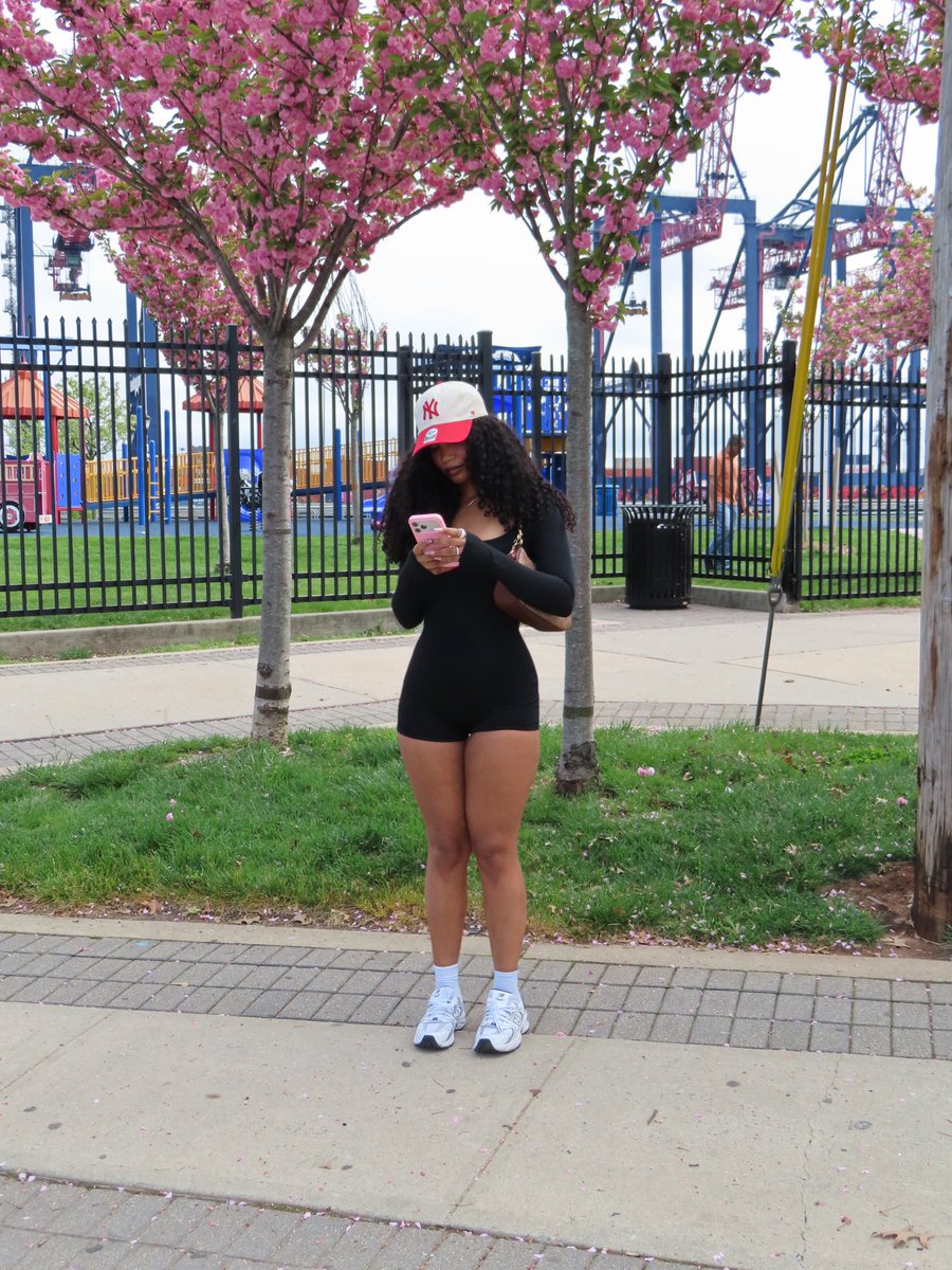 delnachan's tweet image. Flicks at the park #springtime