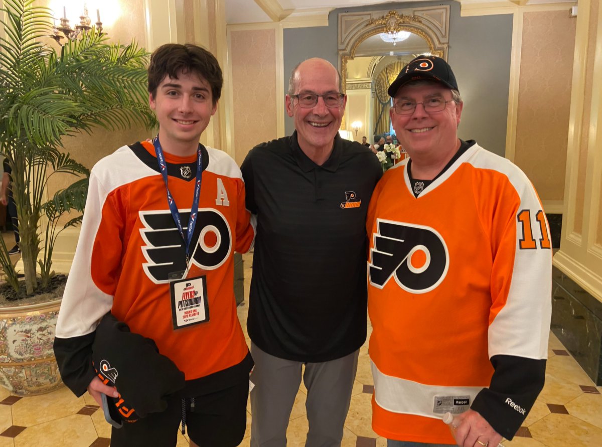 FlyersAlumni's tweet photo. Our @SportsTripsPHL  Flyers fan photo contest winner -- the Melroys -- in Pittsburgh with @BradMarshNHL today. https://t.co/u6UOstKHAx