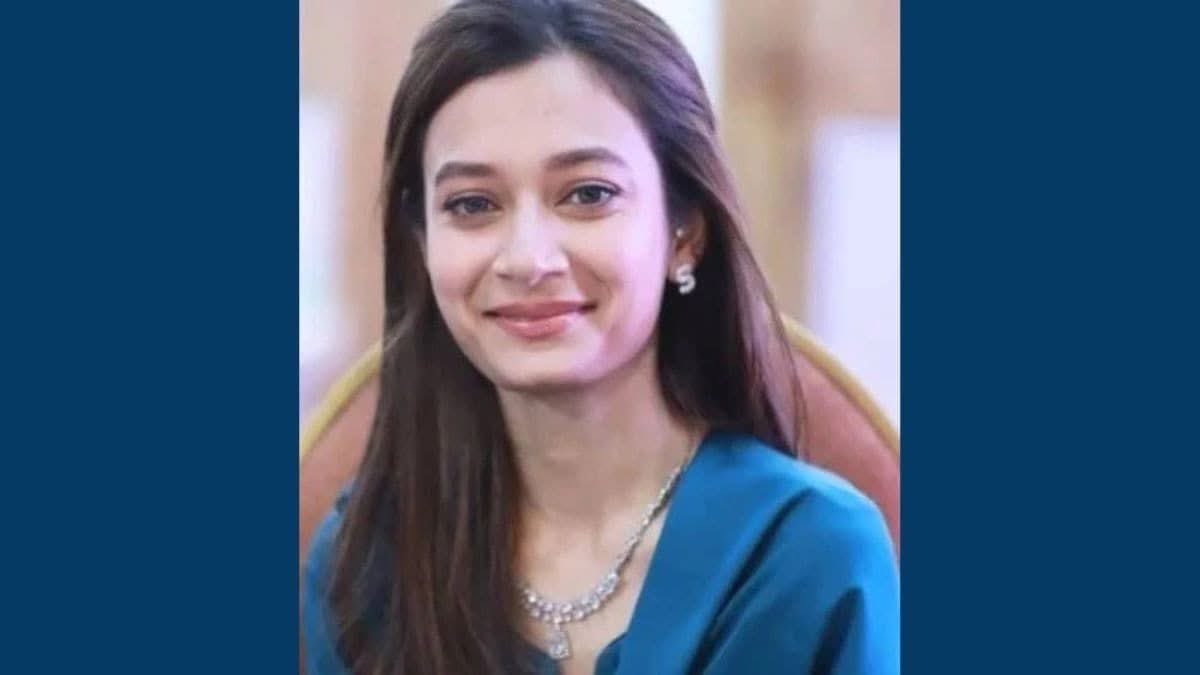 Manendramani86's tweet image. इस महिला को तो सब जानते ही होंगे मुंबई के बीएमसी चुनाव में "कैसे हराया"  कहने वाली सहर शेख जो कि एक कॉरपोरेट का चुनाव जीतने पर बड़ा इतरा रही थी 😡

इसका #OBC सर्टिफिकेट की वैधता रद्द कर दी गई है, जिसके कारण इसका नगरसेविका का पद अब नहीं रहा!

 बाप बेटी दोनों फरार हो गए 

सहर शेख