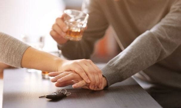 RIBHDDH's tweet image. Don't reach for your car keys if you've been drinking. Call a friend or use a rideshare to ensure your safety and the safety of others on the road.
#Don'tDrink&amp;amp;Drive
#SafetyFirst