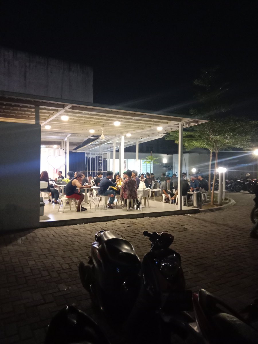 JawaBatak45's tweet image. Malam mingguan sendrian kemana" Karena gk ada pasangan
   #kopken
   @sorotanpublic