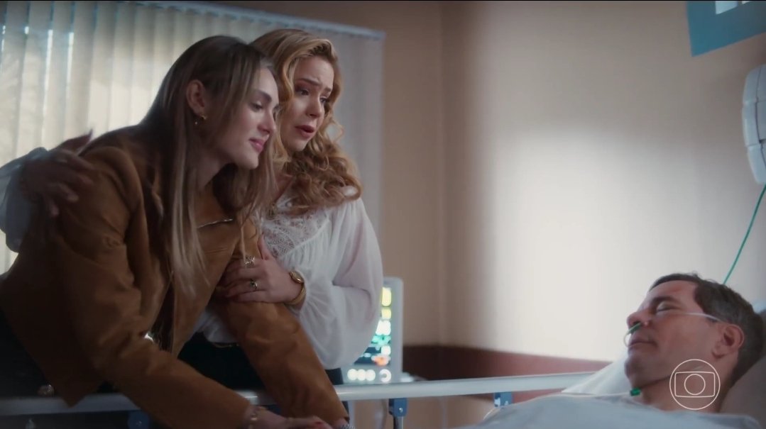 A novela tentando me fazer ficar triste com a situação do Alaorzinho
Mas eu fiquei triste mesmo, por que ele não morreu #CoraçãoAcelerado