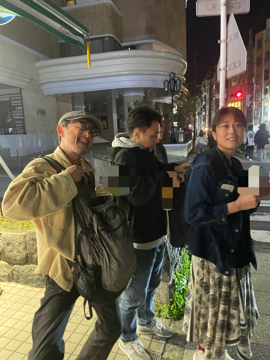 【コンプ】

820製作所さんの稽古場見学させて頂きました

とんでもない作品でした
あっという間の30分

とにかく一気にうねります

極端な世界下での人の真っすぐさ、不器用さ、儚さ…愛おしさ…そして命！

二人の世界が息もつかせぬ疾風怒濤で駆け巡る

複雑な世界なのに何故かクスっともします！w
