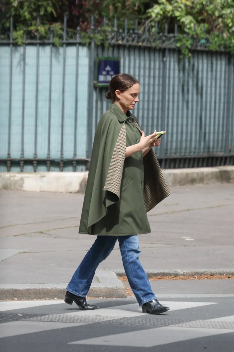 julia jenson🪐 tweet media