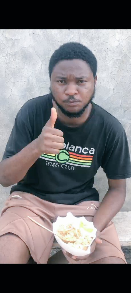 おはようございます、日本！☀️ 1枚目はTKGに初挑戦した時、2枚目は2回目の時です 😂 表情が全てを語ってる — やっぱり練習あるのみ！初めて何かに挑戦した時、何をしているか全くわからなかった経験はありますか？下にコメントしてください！
次は何の日本料理を作ればいいですか？🍳🍚🍚