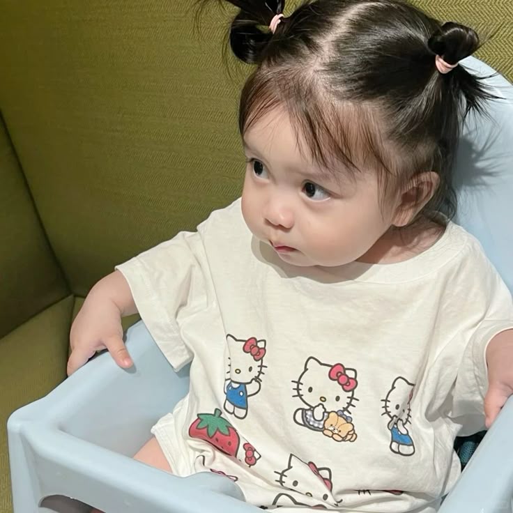 ATUALIZAÇÕES:

eu permaneço sendo muito lindo e gostoso, só perco para o meu namorado (vamos completar 1 ano de namoro) e a Aurora já tá grandona! Ela é a minha neném, eu vou roubá-la da mãe logo mais