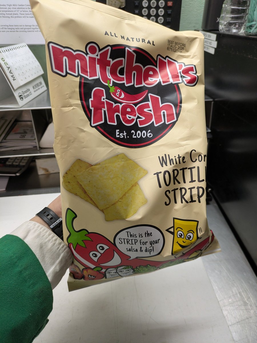 ShickDits's tweet photo. just found a bag of tortilla strips that werent properly sealed, and since they throw these away anyway, it's #FreeChips https://t.co/mdjgb9E0zN