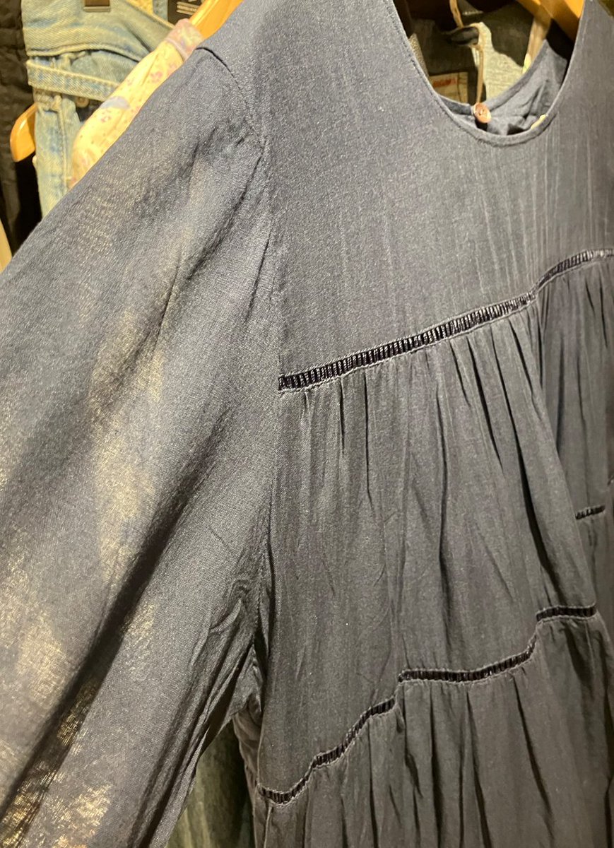 FlowerandSons's tweet image. 2026 SPRING&amp;amp;SUMMER  NEW!!
ne quittez pas 　womens
「Cotton Voile Tiered Maxi Dress」

当店で一番長く展開している定番モデル。
ティアードの生地たっぷりのドレスですが、
袖と肩がややコンパクトなのでスッキリ見えします！
size Free   30800円

#nequittezpas #ヌキテパ #Dress #新潟