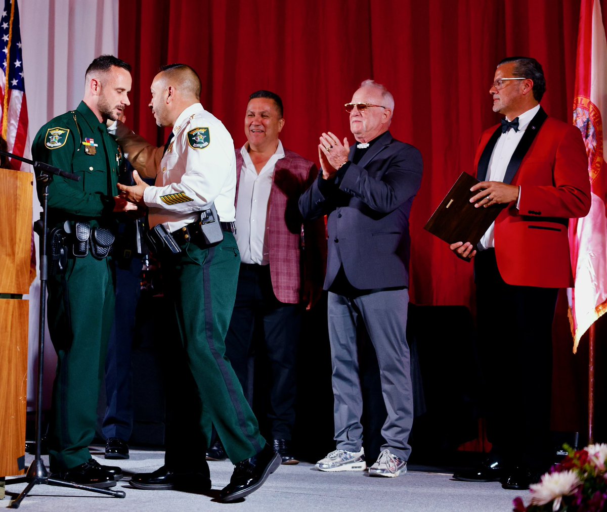 SheriffLeeFL's tweet photo. Thank you @RotaryFMSouth for recognizing #teamLCSOโs Deputy Chris Lacey as the 2026 Law & Order Ball Officer of the Year! Weโre grateful to be a part of this amazing event. #CONGRATSDeputyLacey ๐๐๐ฝโญ๏ธ https://t.co/E0LfwtZZe2