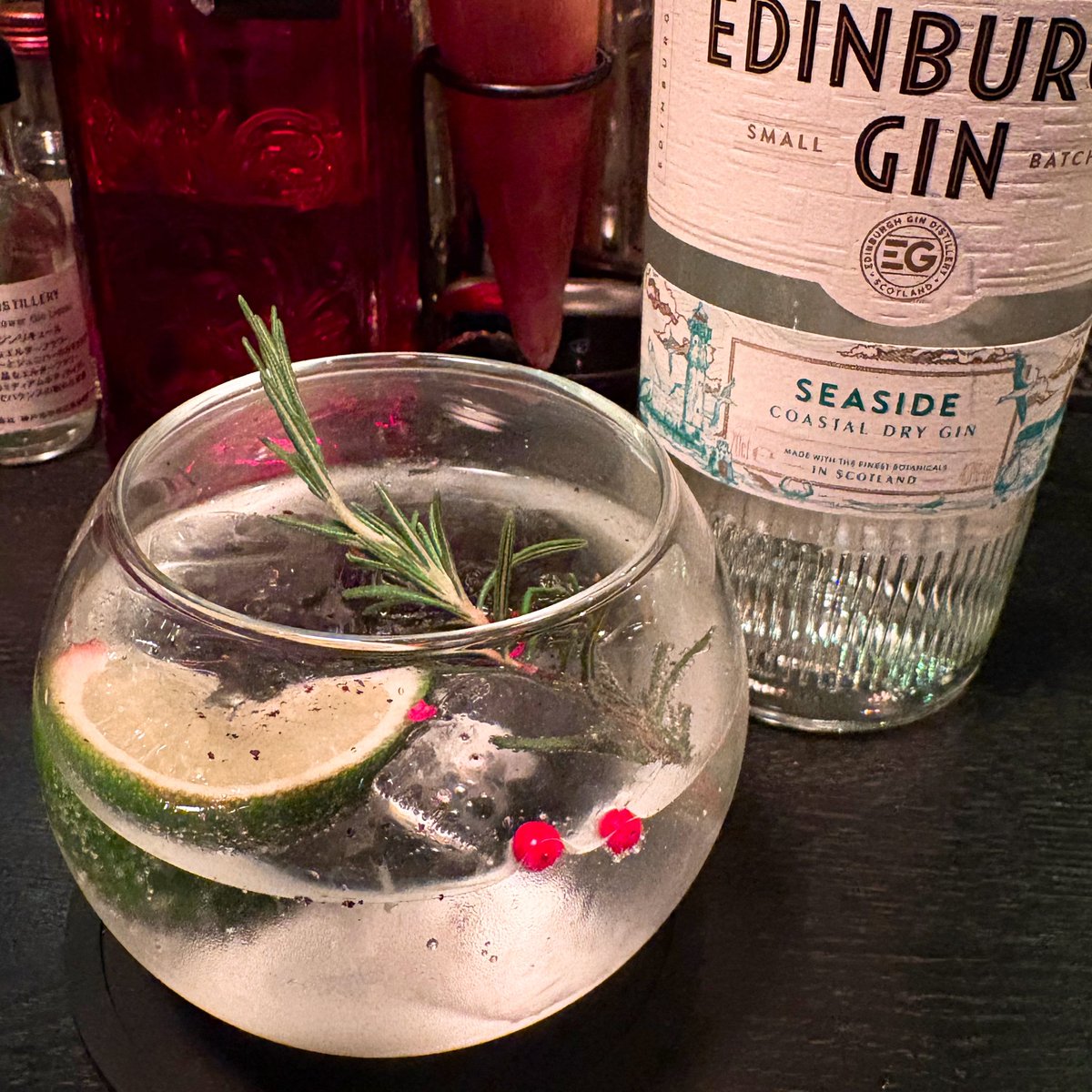 lexelias's tweet image. コレは昨日の3軒目の 飲む金魚鉢 です（・‐・)ノ✨んまかったよ！

#Gin #Ginlove #Ginlife