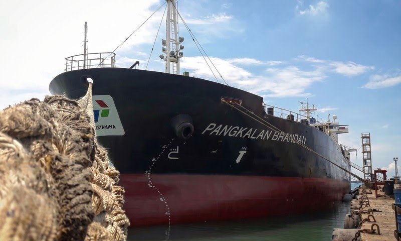 KerjaHasil_id's tweet image. #IndonesiaMaju sudah produksi kapal tanker sendiri. #prabowogibran

PT Pertamina Patra Niaga andalkan 2 kapal buatan PT. PAL Indonesia yakni MT Pagerungan dan MT Pangkalan Brandan untuk menjaga kelancaran pasokan #bbm hingga Timur Indonesia. Kapal sudah beroperasi tahun 2015.