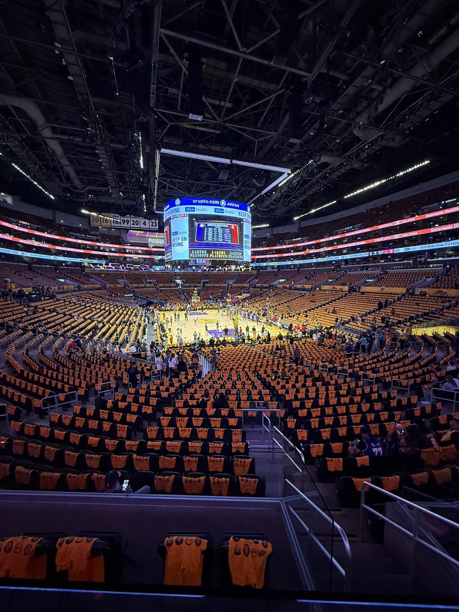 six3spida's tweet image. beautiful sight here in LA #lakeshow #playoffs