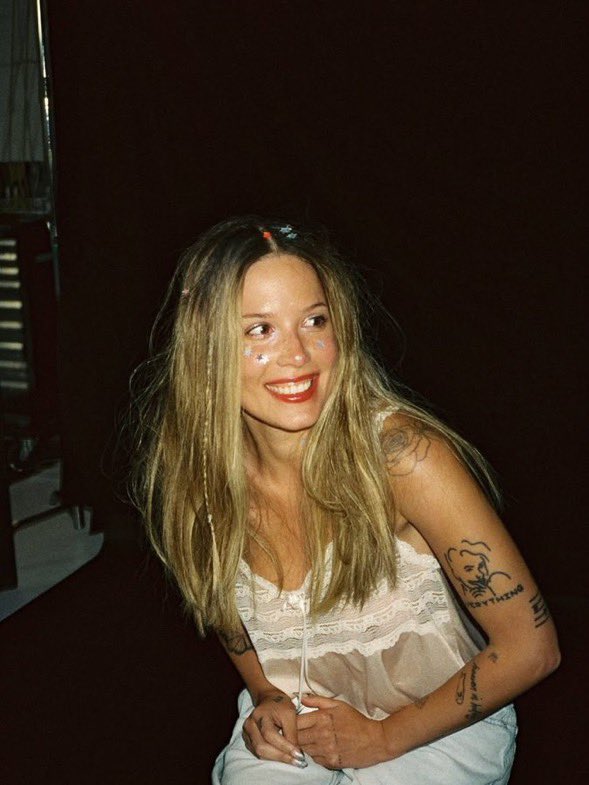 ash 🌸 tweet media