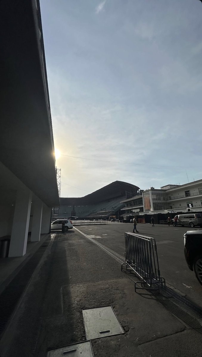 mx_tickets's tweet image. 🚨THE WEEKND ya está en México y subió una foto desde su cuenta alterna! Y lo mejor es que desde ayer están montando una pantalloooooota para el show!!!

Si no tienen boletos aún pueden buscar desde $591 pesitos en linktr.ee/ticketsmx 

📸@__p0nc3

#boletos #theweeknd #mexico