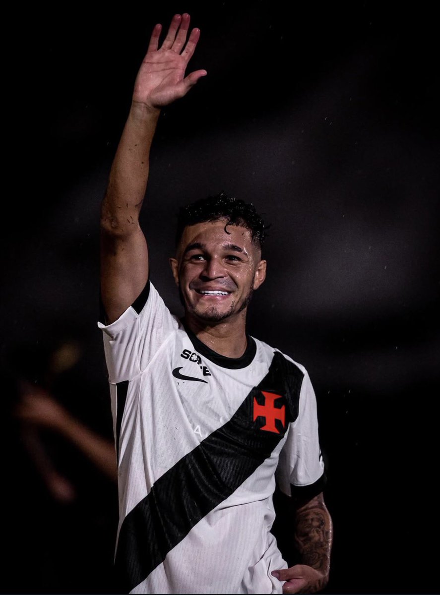 NÃO LARGUEM A MÃO DO ADSON!

BEM FISICAMENTE, ele é o titular absoluto do Vasco. Não tira o pé em dividida, faz o jogo associativo e não tem medo de jogo grande. 

Bem vindo de volta, ADSHOW 💢💢💢