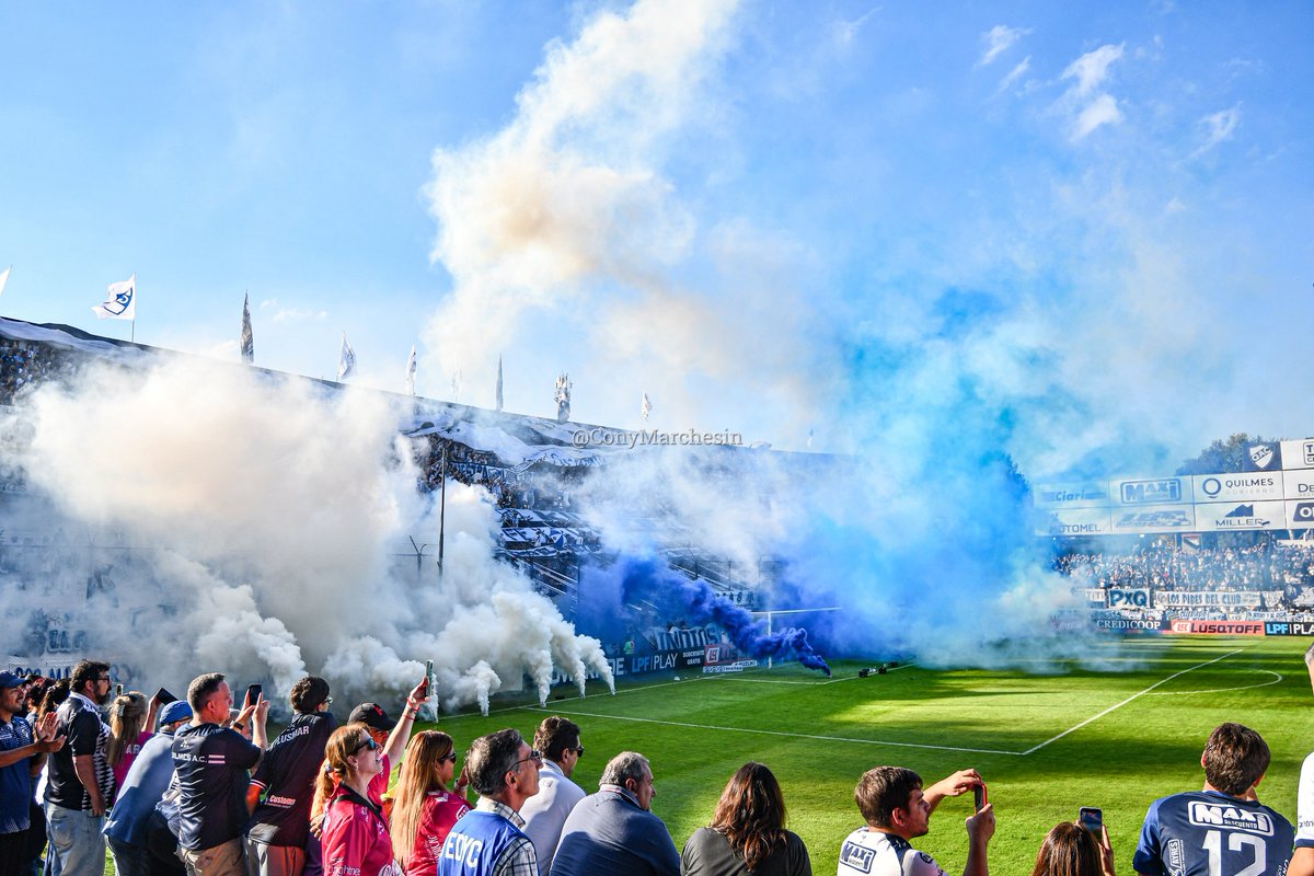 ConyMarchesin's tweet photo. Recibimiento en Quilmes a los de Chicago. Una fiesta https://t.co/0UQ66OnqH9
