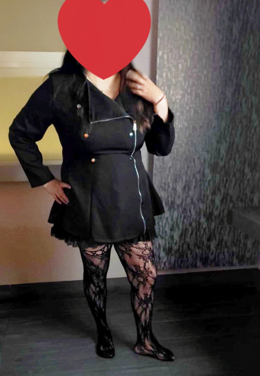 Yorkerpotsw's tweet photo. Mi esposa siempre se arregla para los encuentro, si así se ve vestida imagínate cómo se verá en lencería o desnuda. Buscamos, Single caballeroso mayores de 26, mínimo 175 de estatura, limpios solventes y formales que no queden mal. Denos un megusta y envía mensaje y platicamos https://t.co/fXn0peDxVx