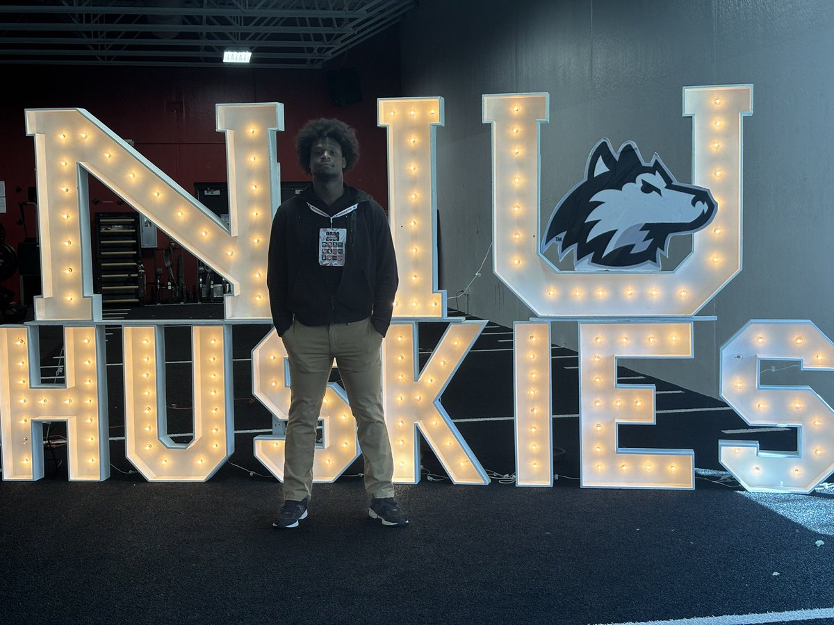 E552Bain's tweet photo. I had a good time at my junior day up at NIU had great conversations with @OlineCoachWhite,@CoachbjPatton ,@robharley34. I had a great time understanding the program and seeing what’s it’s about!!
@JPRockMO @jdunc32 @PcoachB https://t.co/Ti6GU2f0Mv