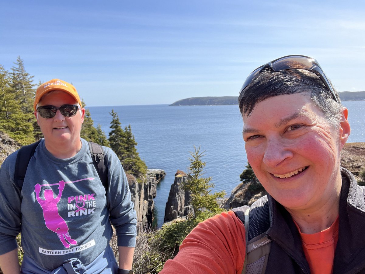 CathyLMann's tweet photo. What a day for a hike! #spoutpath https://t.co/CibBy78H8D