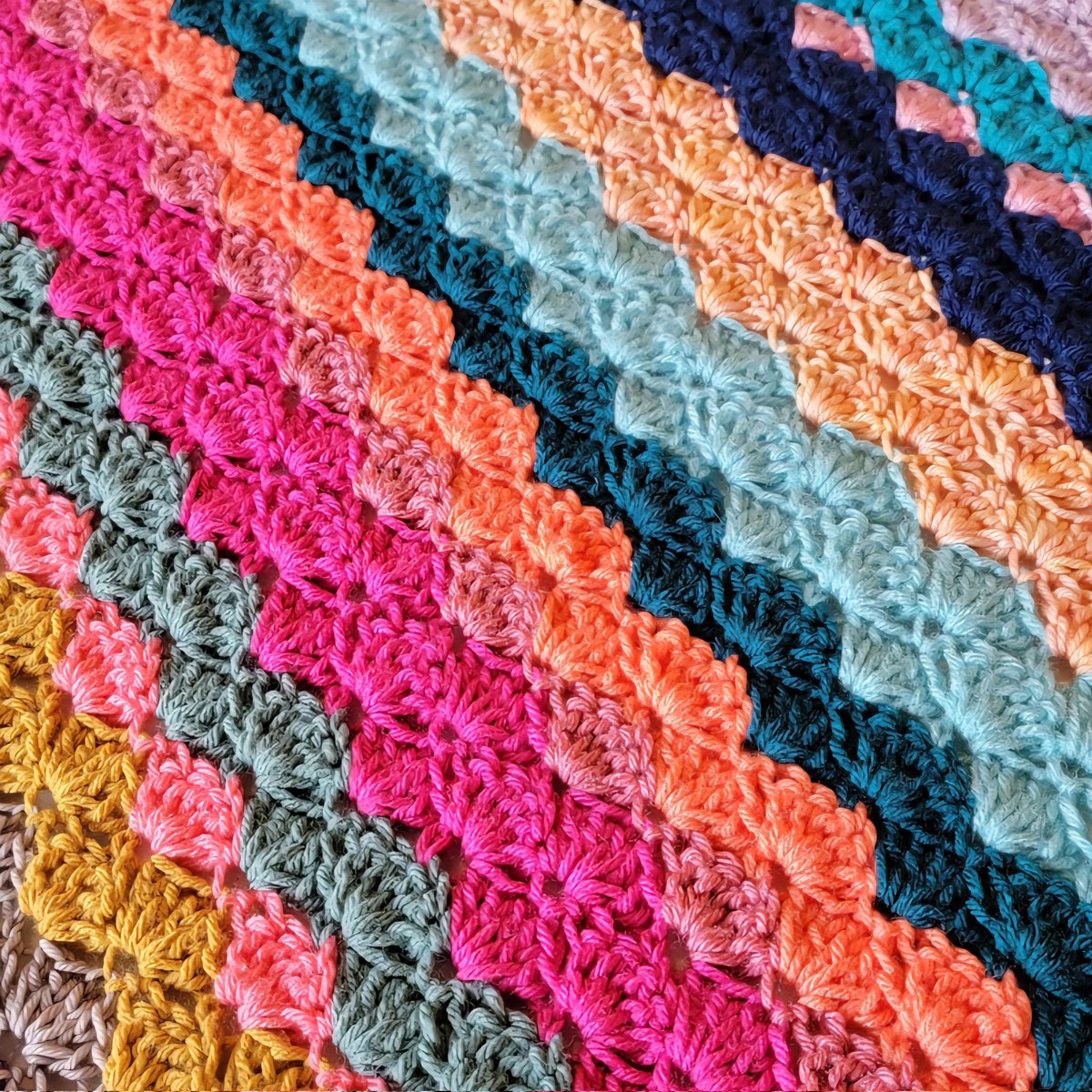 Crochetmelovely's tweet image. Free pattern from me: Classic Shell Afghan! Video tutorial on my YT channel. Full pattern and step by step photo tutorial on my blog! Pick your fav way to learn! 💖🐚🫶
.
.
.
#yarn #crochet #freepattern #crochetpattern #youtube