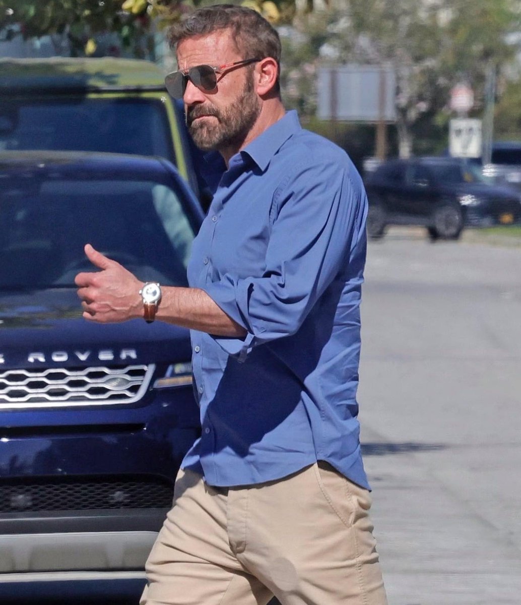 BestAffleck's tweet photo. Ben Affleck with his new RGM Model 501. https://t.co/HomPZFsouo