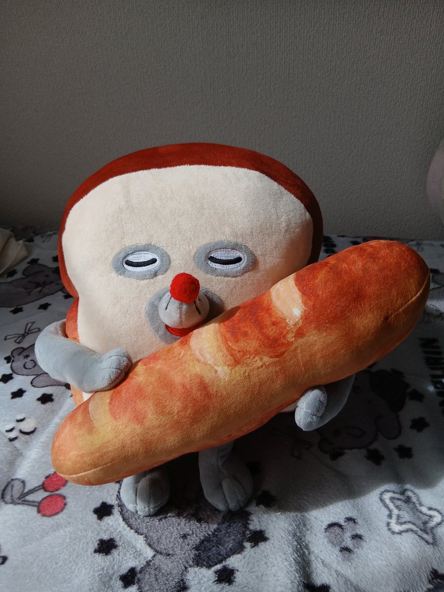 おはようございます😊
#パンどろぼう 当たりました。
 #ファービー の隣に起きました(笑)