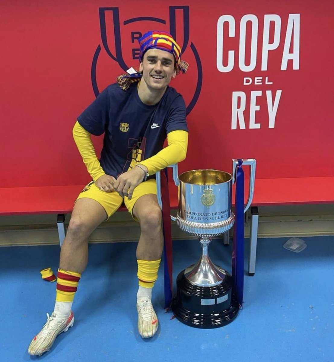 ᴄᴜʟé💙❤️ tweet media