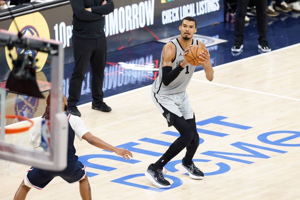 TheSGPNetwork's tweet image. NBA Playoffs Predictions &amp;amp; Preview For Sunday, April 19th - @jefffoxwriter has some more winners for tomorrow's Game 1s! 

sg.pn/4tUgiMf 

#spurs #trailblazers #suns #thunder