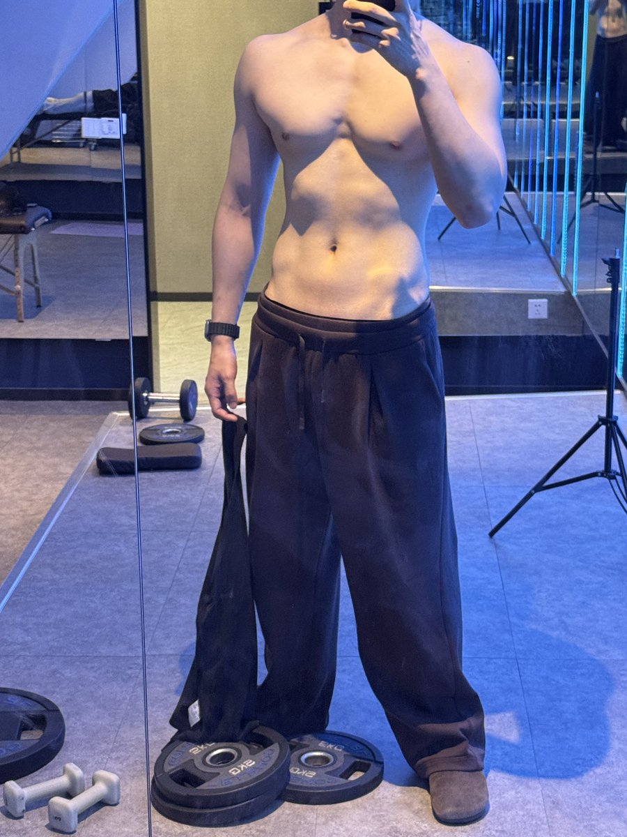 GLO1O's tweet photo. 争取下个月能纹个胸 https://t.co/UauCfb2fGj